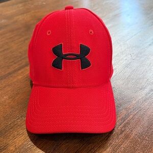 Under Armour Men’s Blitzing Stretch Fitted Hat Cap • Red w/Black Logo • Size M/L